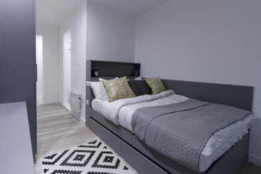 Classic En Suite at Oldway Centre, 39 High Street, City Centre, Swansea, SA11LA - Image 1
